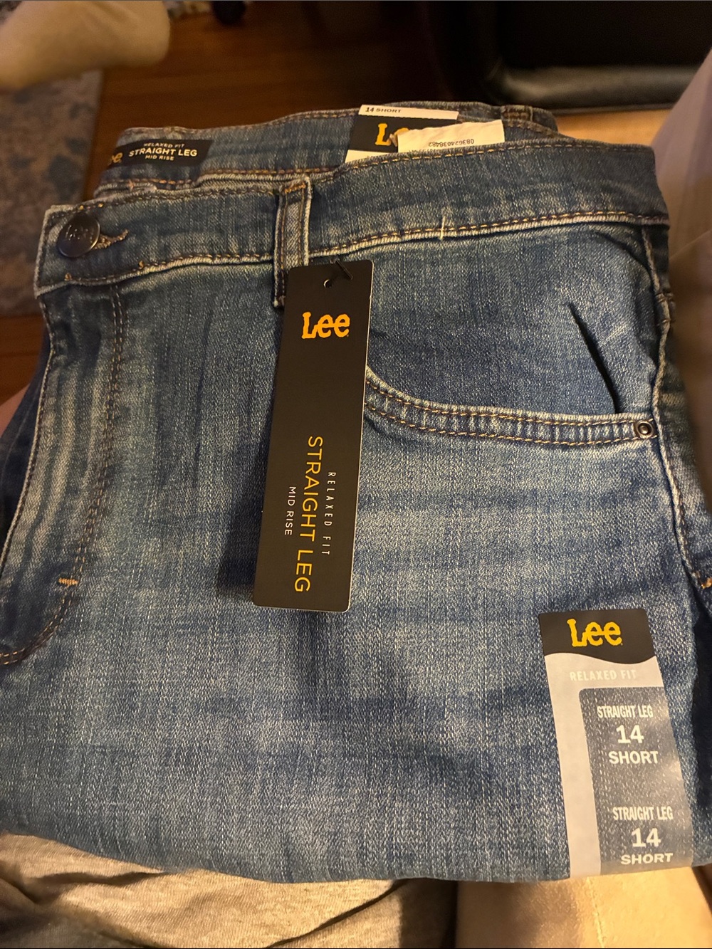 Lee Relaxed Fit Straight Leg Women's Jeans - Size 14 short - NWT